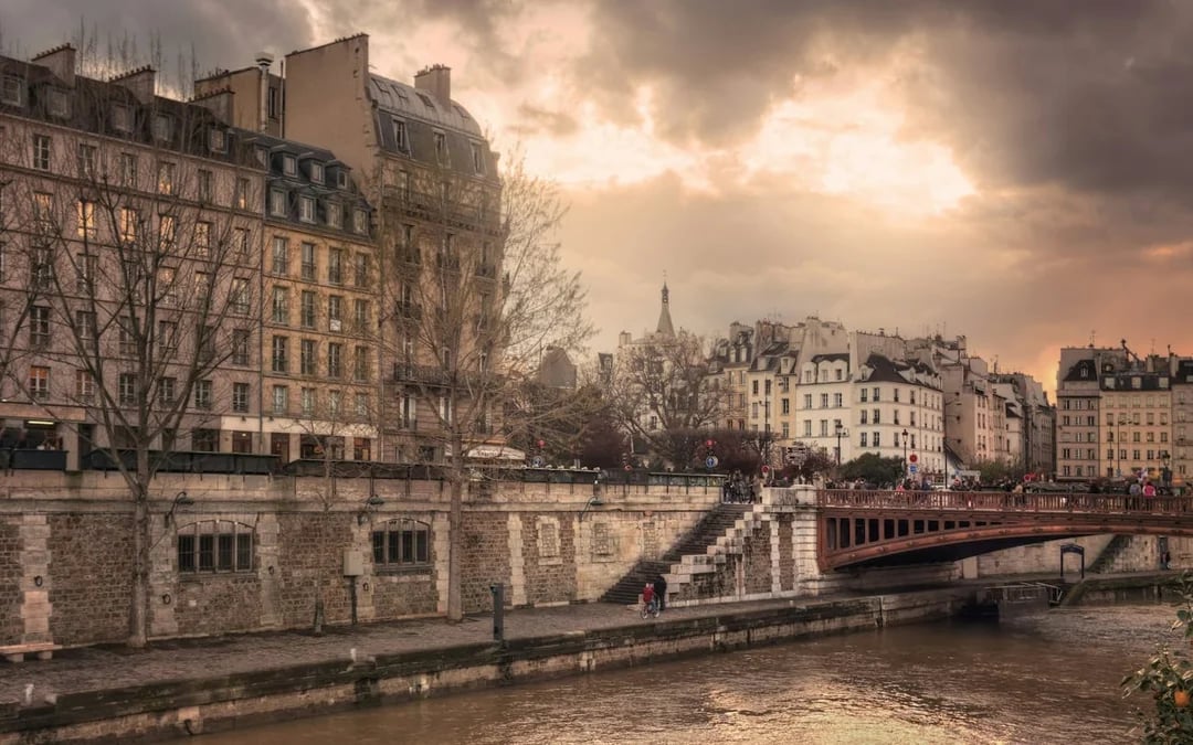 Paris Occupation & Liberation: Self-Guided City Exploration Game Image 1