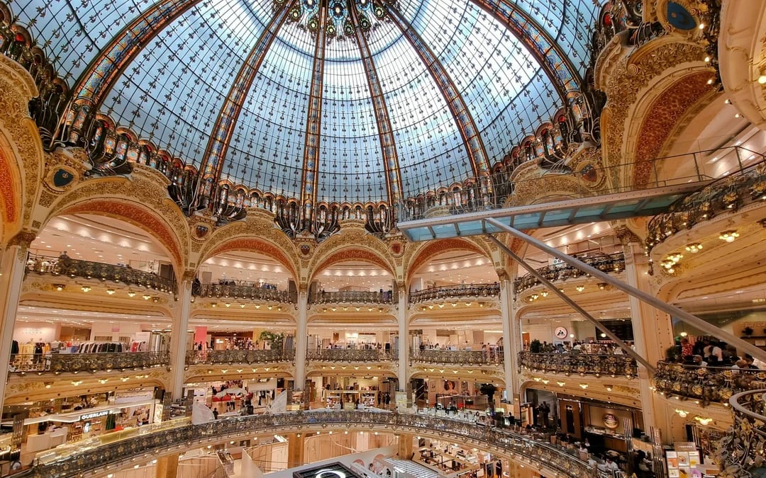 Paris: Opéra Garnier Guided Tour, Galeries Lafayette, Macaron Class & Fragonard Perfume Workshop Image 3