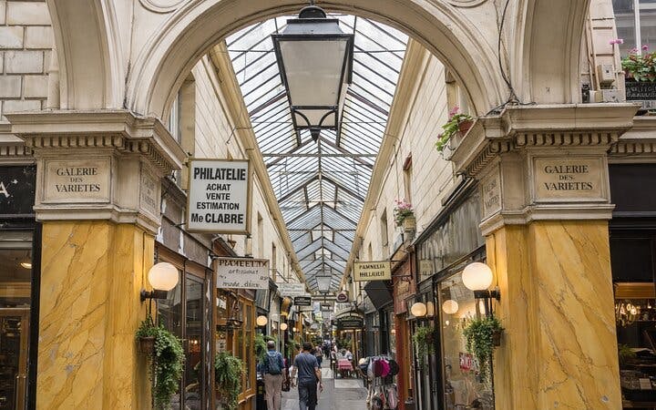 Paris - Passages Couverts : Visite guidée théatralisée en français Image 2