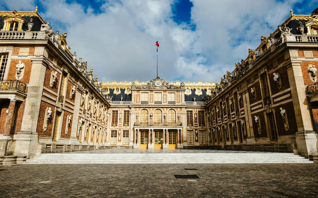 Paris Private Chauffeur-Driven City Highlights Tour with Pickup and Drop-off Image 6