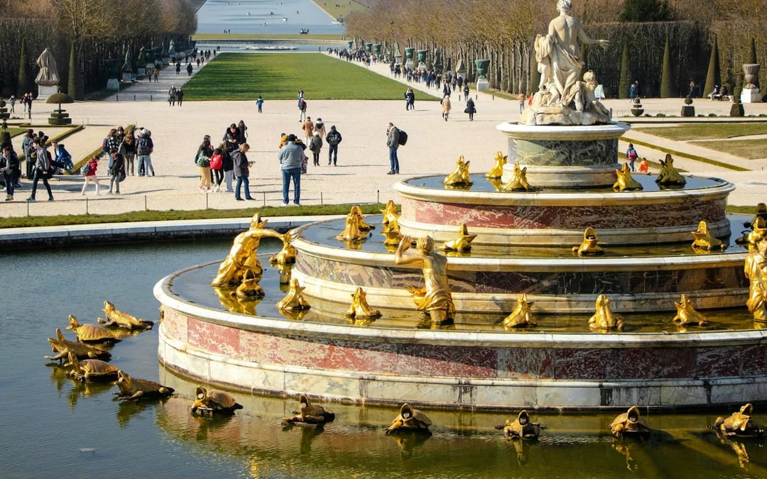 Paris Private Chauffeur-Driven City Highlights Tour with Pickup and Drop-off Image 9