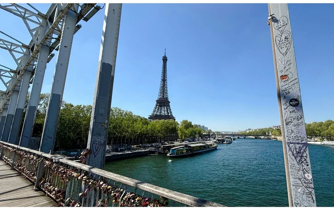 Paris Private Chauffeur-Driven City Tour with Photo Stops Image 3