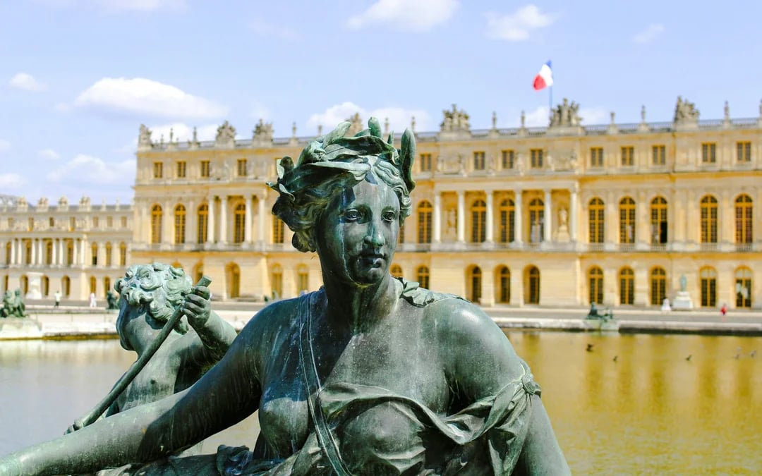Paris Private Chauffeur-Driven City Tour with Photo Stops Image 5
