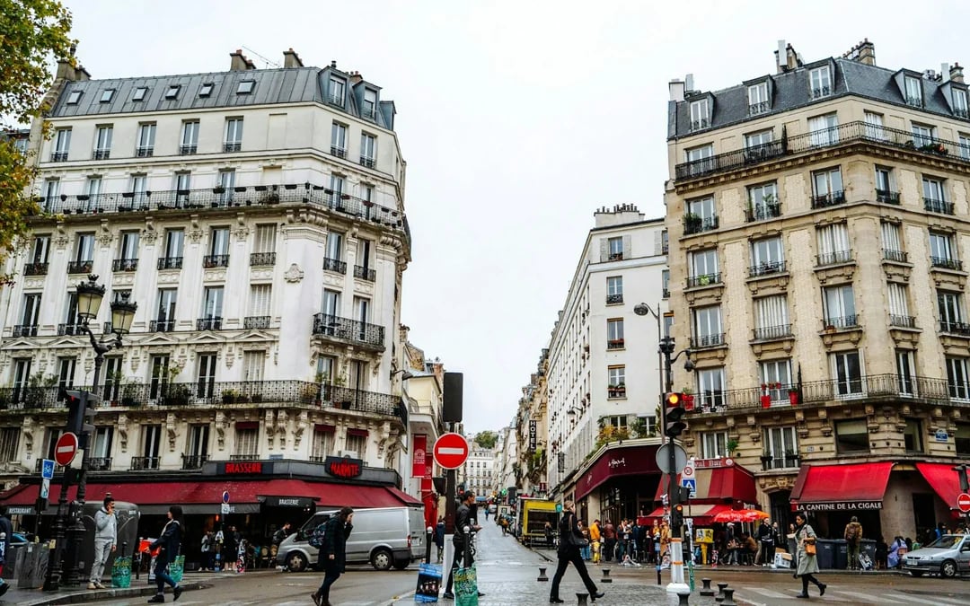 Paris Private Chauffeured Shopping Experience with Pickup and Drop-off Image 3