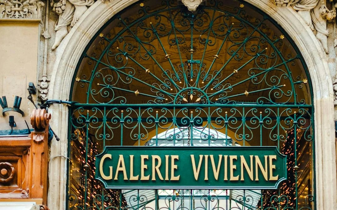 Paris Private Chauffeured Shopping Experience with Pickup and Drop-off Image 4