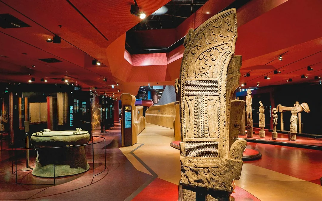 Paris: Quai Branly Museum & Seine River Cruise Tickets Image 3