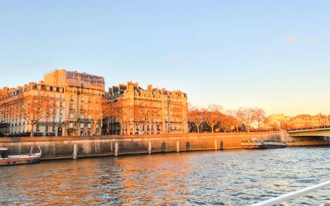 Paris: Seine River Sightseeing Sunset Cruise with Champagne Image 3