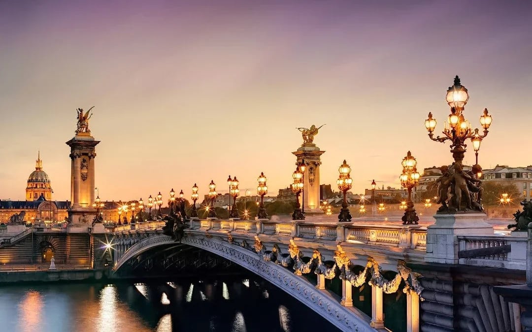Paris: Seine River Sightseeing Sunset Cruise with Champagne Image 8