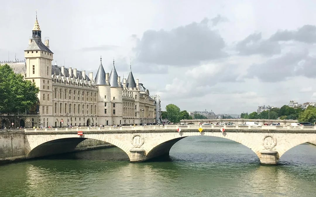 Paris Self-Guided Treasure Hunt: From the Panthéon to the Louvre Image 6