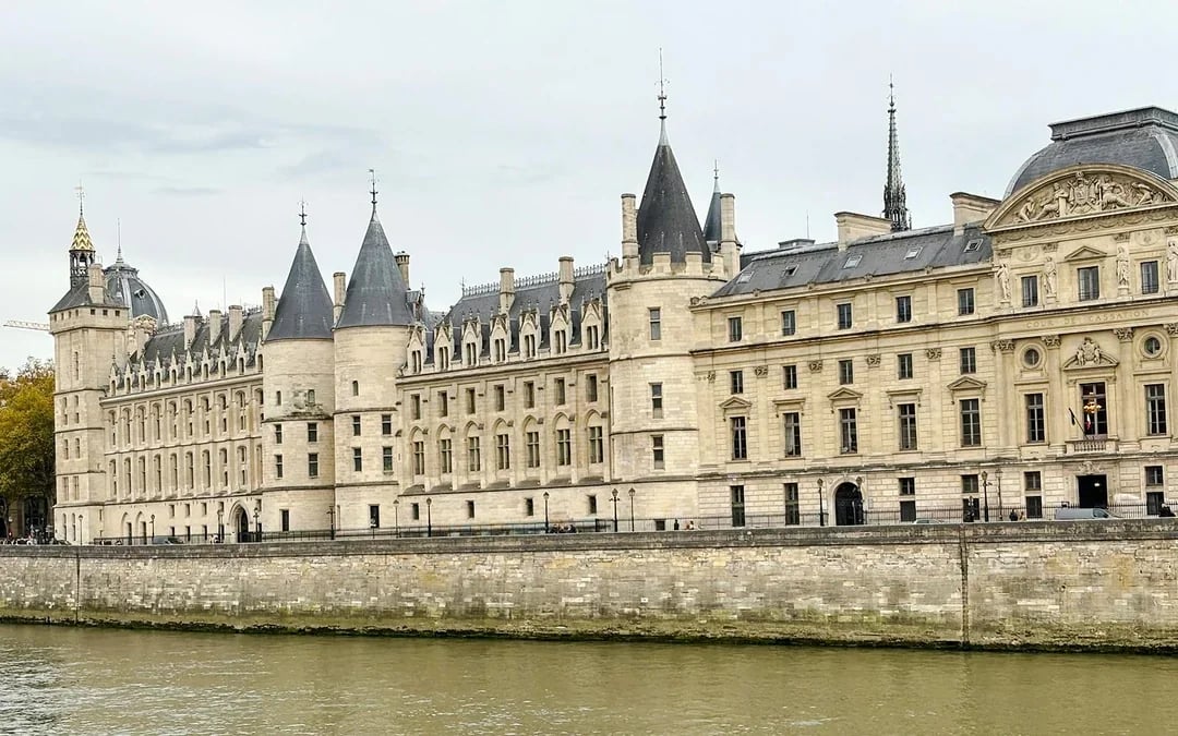 Paris Self-Guided Treasure Hunt: From the Panthéon to the Louvre Image 7