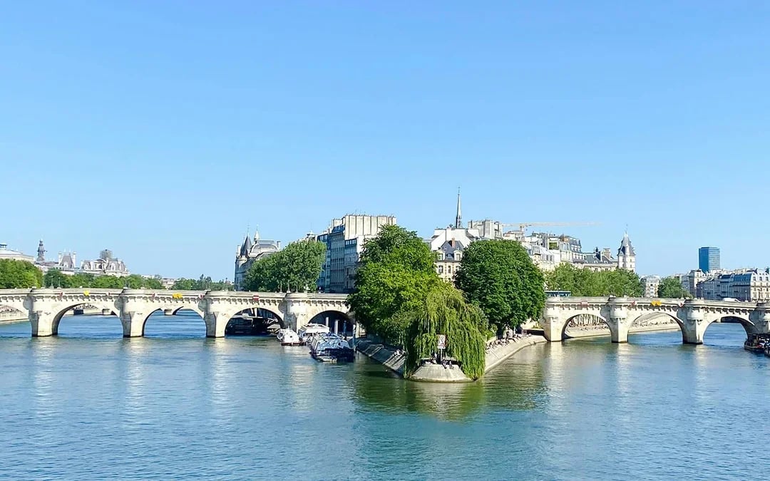 Paris Self-Guided Treasure Hunt: From the Panthéon to the Louvre Image 9