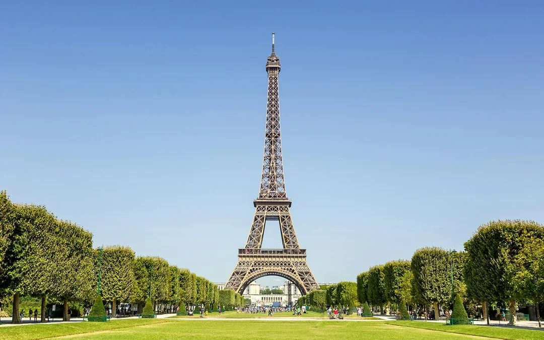 Paris Sightseeing Tour with Eiffel Tower 2nd Floor Tickets Image 2