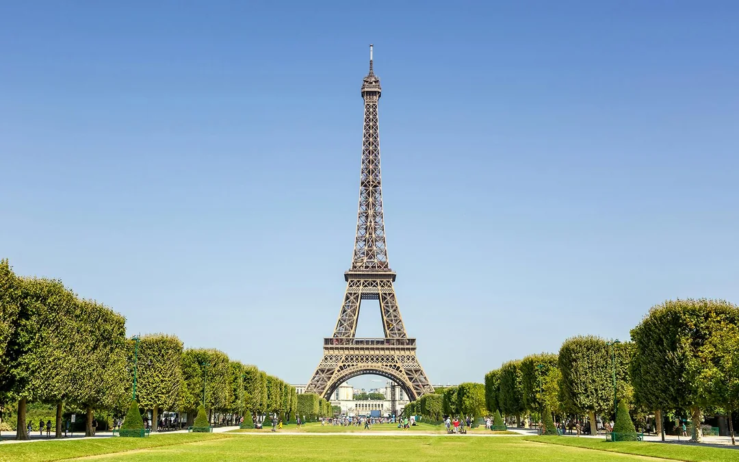 Paris Sightseeing Tour with Eiffel Tower 2nd Floor Tickets Image 2