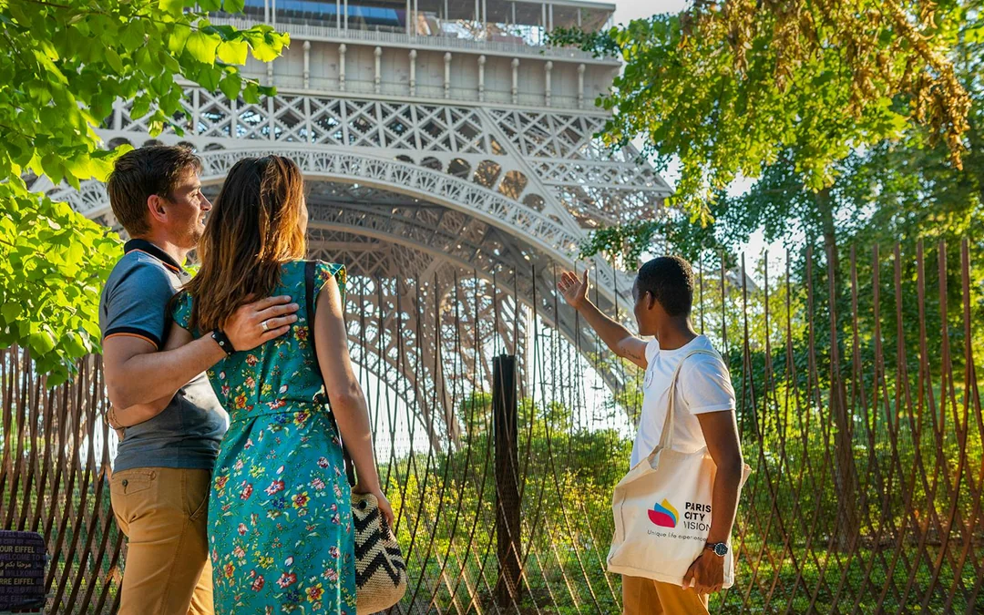 Paris Sightseeing Tour with Eiffel Tower 2nd Floor Tickets Image 3