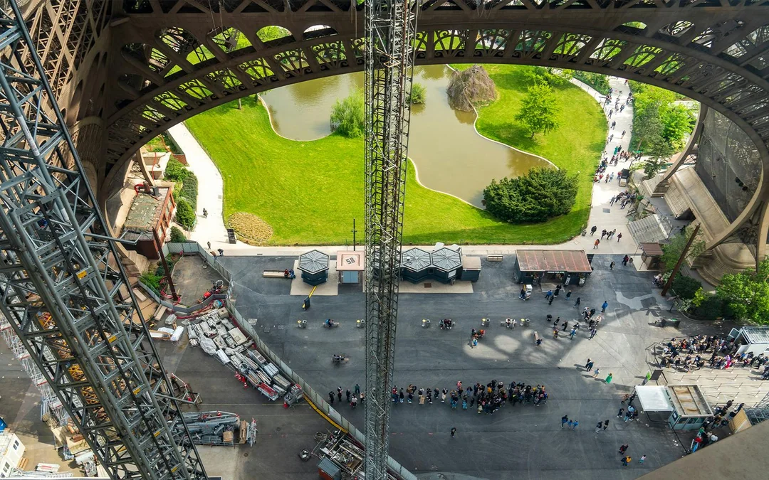 Paris Sightseeing Tour with Eiffel Tower 2nd Floor Tickets Image 4