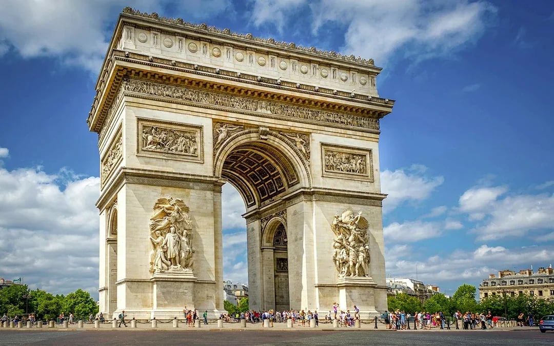 Paris Sightseeing Tour with Eiffel Tower 2nd Floor Tickets Image 6