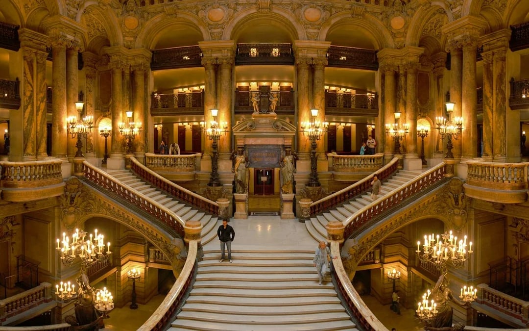 Paris Small-Group Walking Tour: Opéra Garnier & Fragonard Théâtre du Parfum des Capucines Image 1
