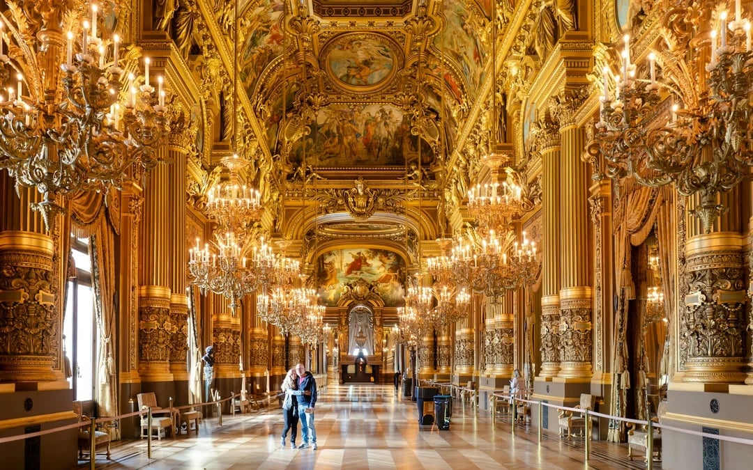 Paris Small-Group Walking Tour with Opéra Garnier and Alain Ducasse Chocolate Boutique Image 2