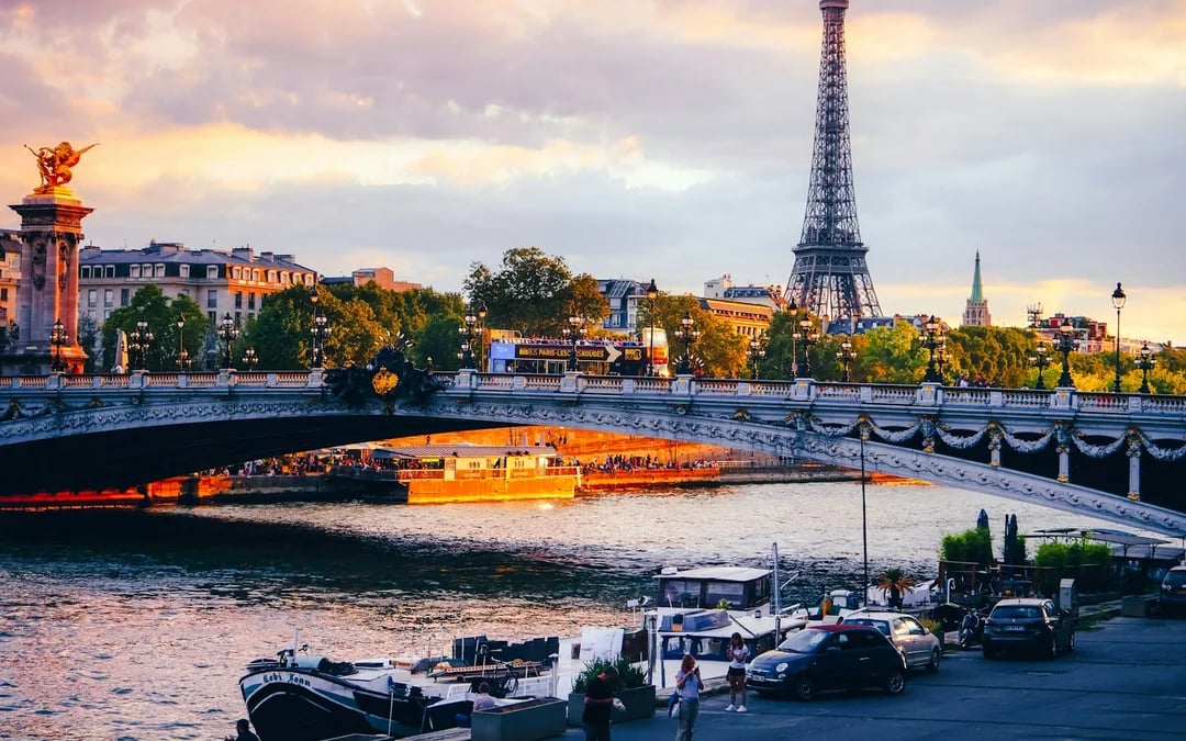 Paris Small-Group Walking Tour with Perfume Visit, Galeries Lafayette Gift Card and Seine River Cruise Image 6