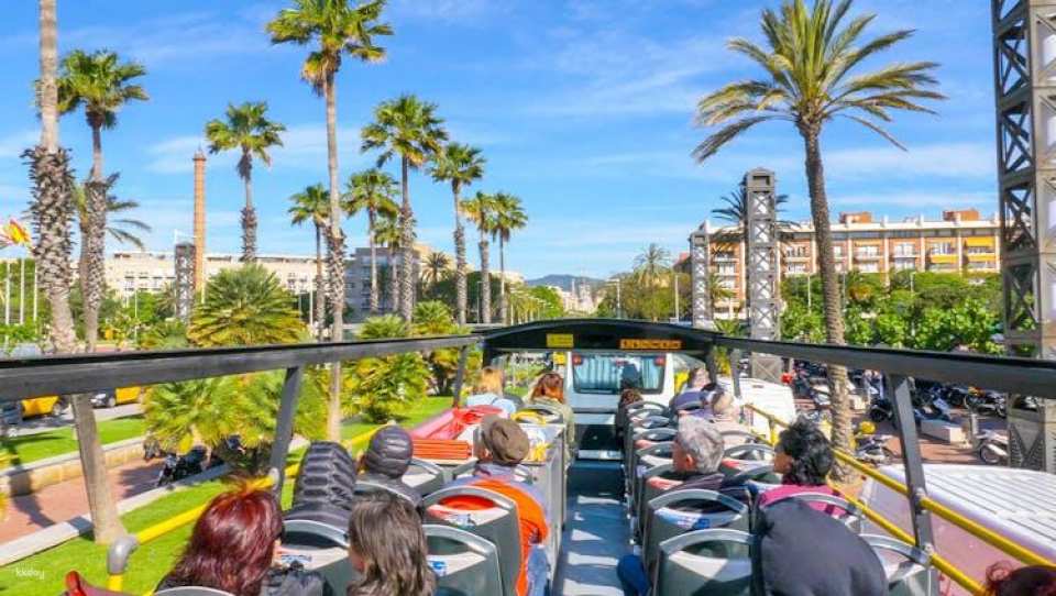 Park Güell and Casa Batlló pass with 48-hour public transport
