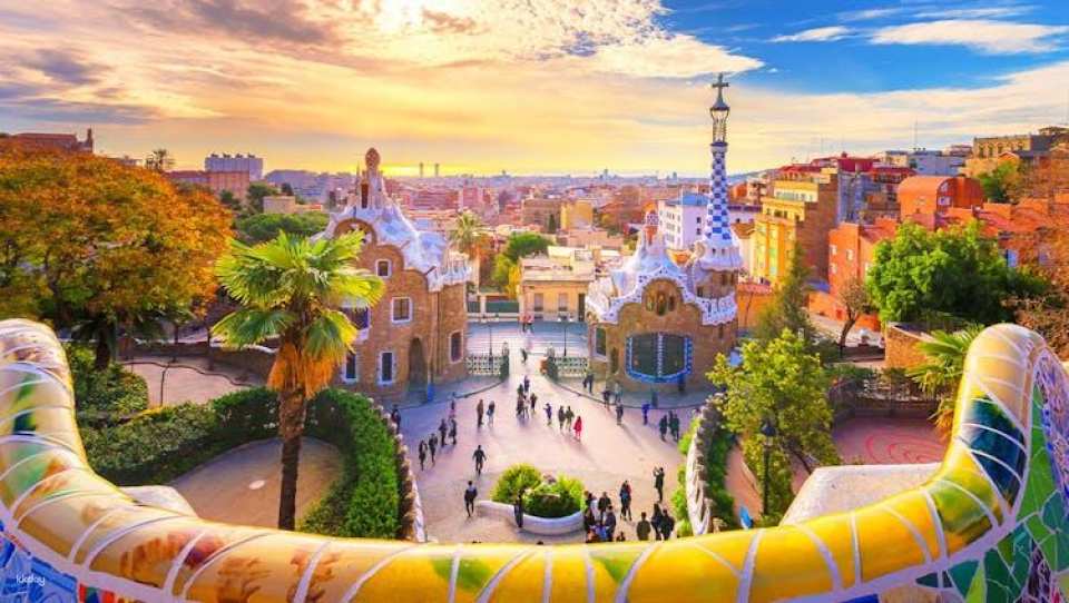 Park Güell and Casa Batlló pass with 48-hour public transport