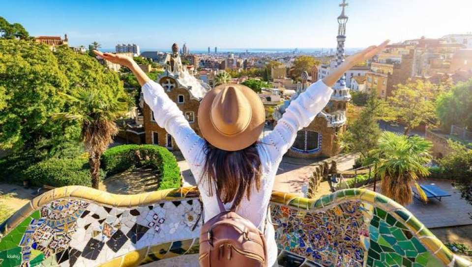 Park Güell and Casa Batlló pass with 48-hour public transport
