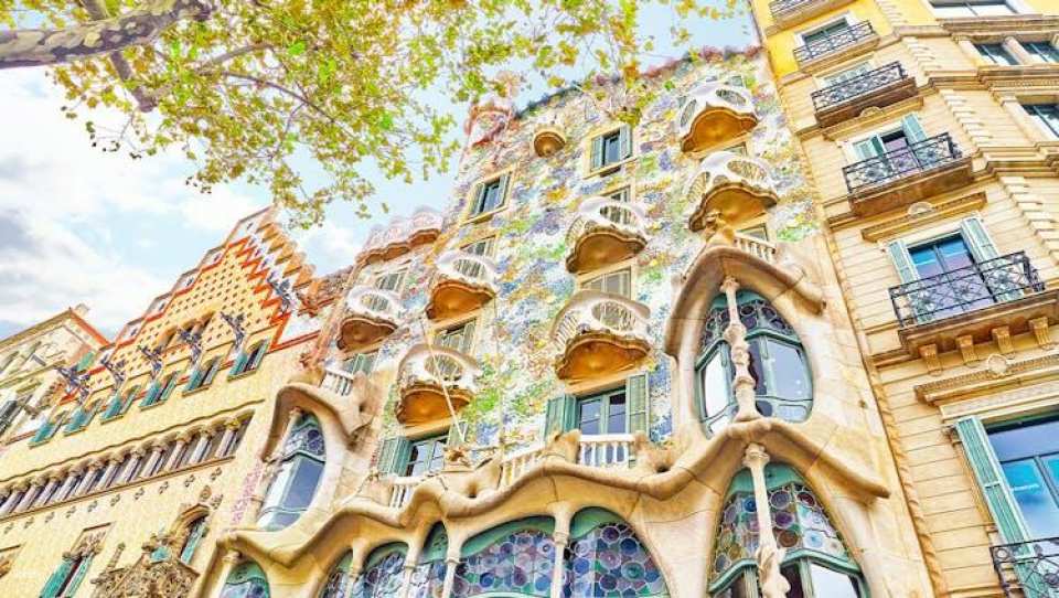 Park Güell and Casa Batlló pass with 48-hour public transport