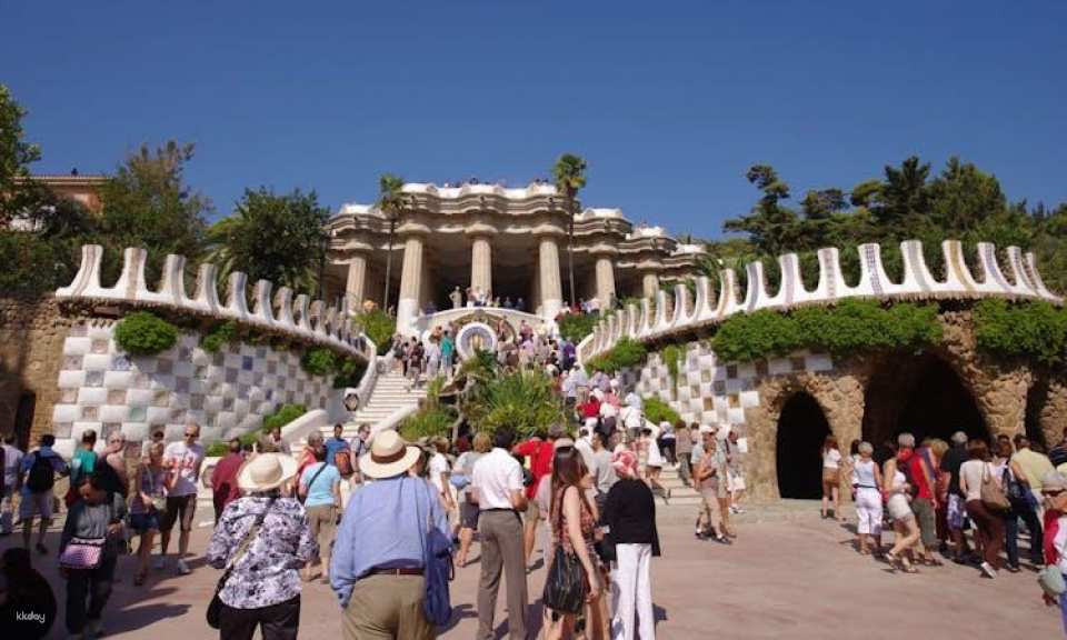 Park Güell and the Sagrada Familia morning guided tour