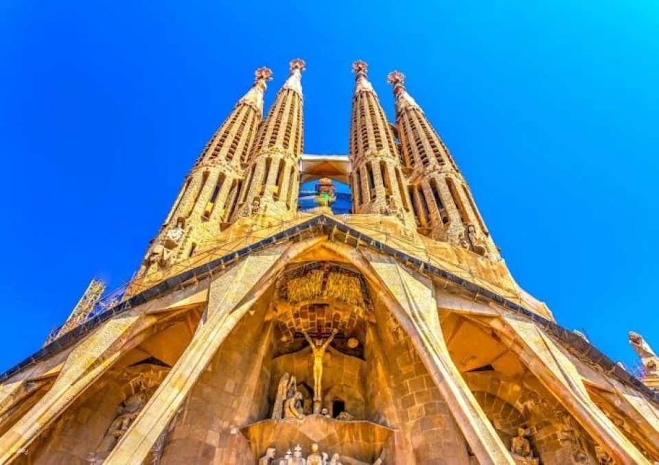 Park Güell and the Sagrada Familia morning guided tour