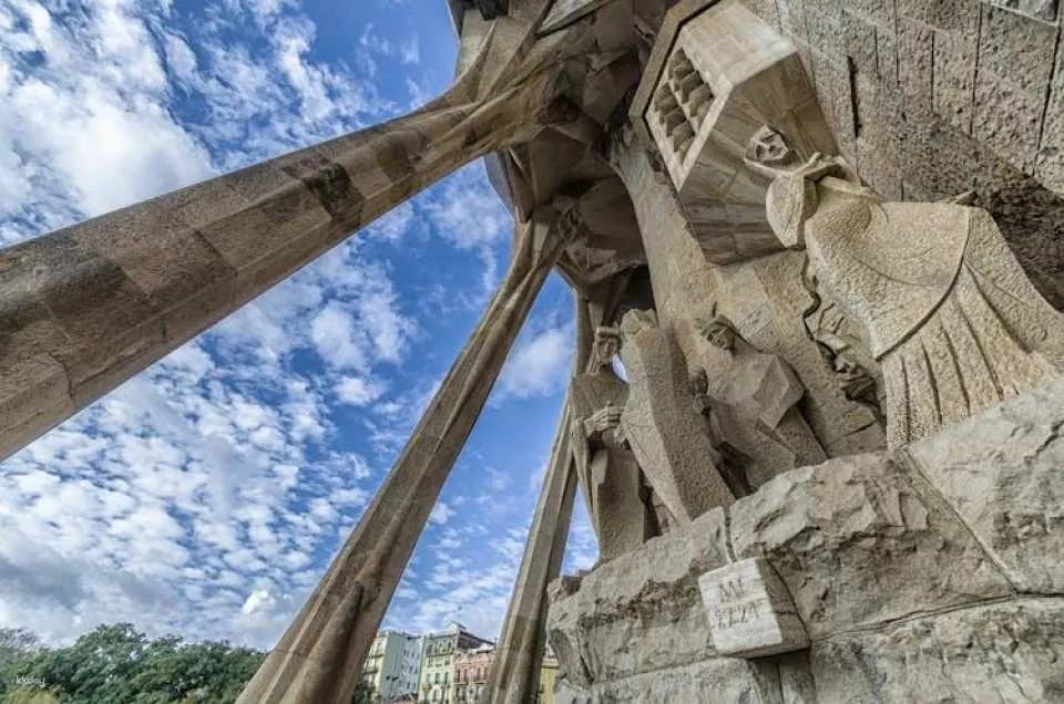 Park Güell and the Sagrada Familia morning guided tour