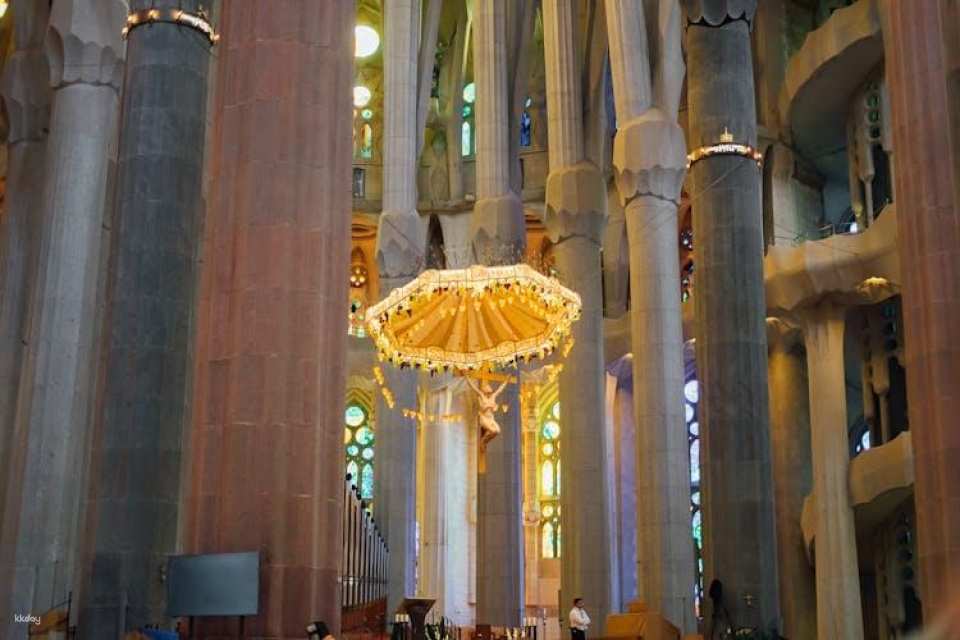 Skip-the-line Park Guell and Sagrada Familia guided tour