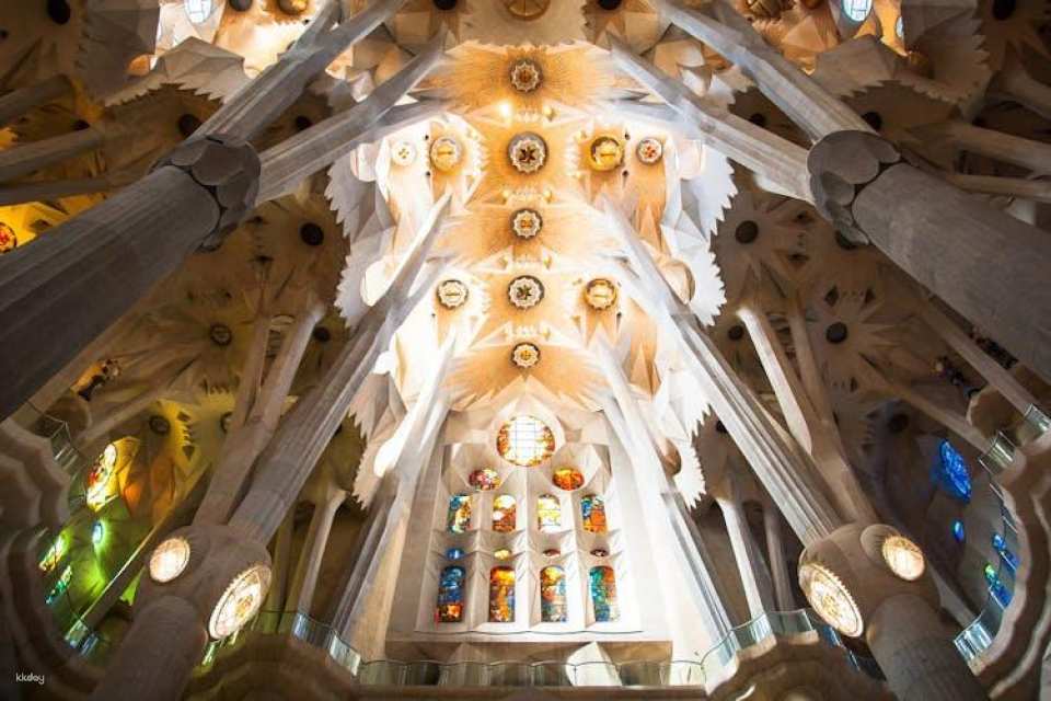 Skip-the-line Park Guell and Sagrada Familia guided tour
