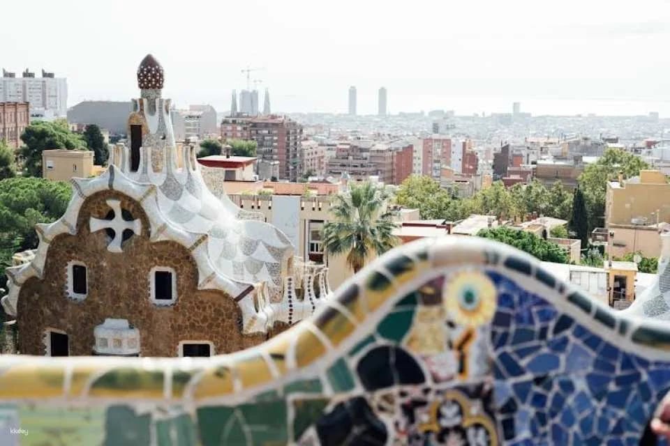 Skip-the-line Park Guell and Sagrada Familia guided tour