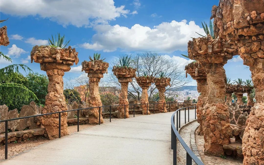 Park Güell Skip-the-Line Guided Tour Image 11