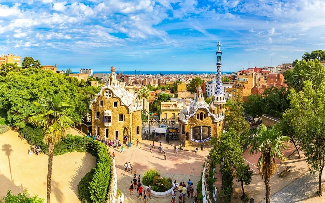 Park Güell Skip-the-Line Guided Tour Image 9