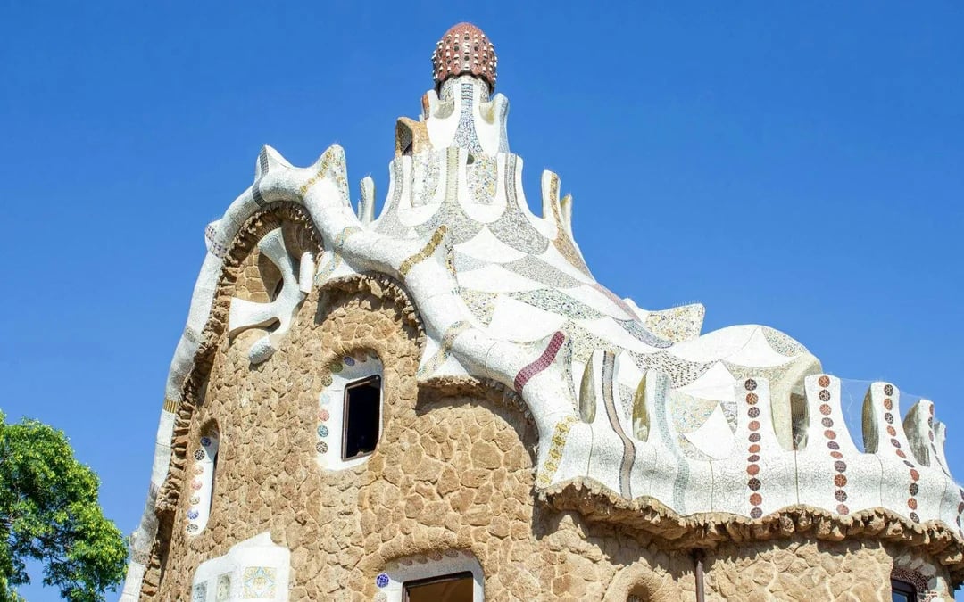 Park Güell Small-Group Guided Tour Image 11