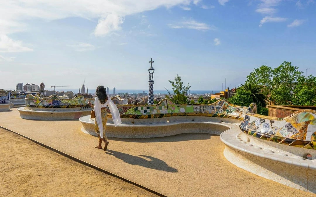 Park Güell Small-Group Guided Tour Image 12
