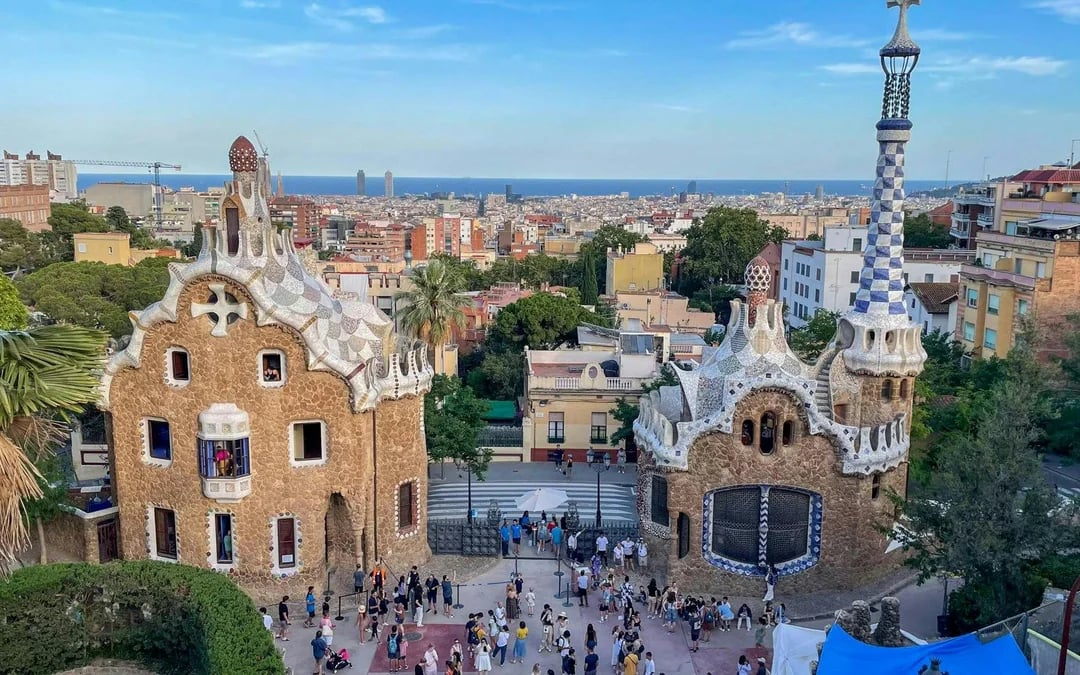 Park Güell Small-Group Guided Tour Image 4