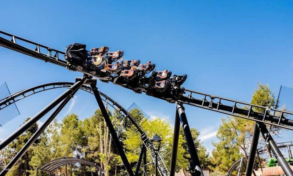Parque Warner entrance ticket and transport from Madrid