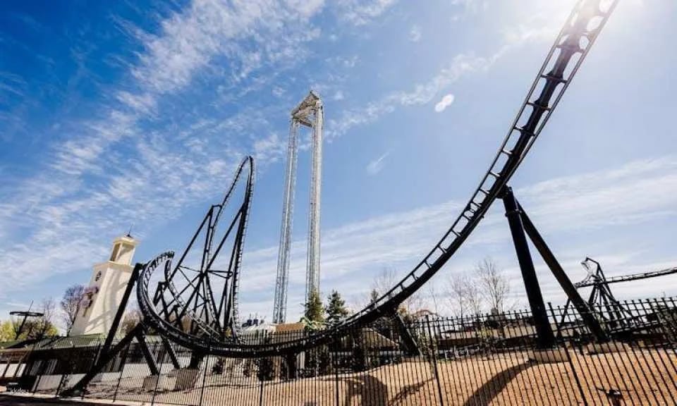 Parque Warner entrance ticket and transport from Madrid