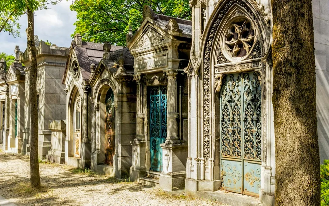 Père Lachaise Cemetery Audio Guide Tour of Famous Graves Image 3
