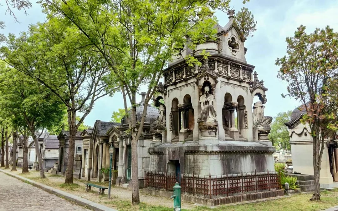 Père Lachaise Cemetery Audio Guide Tour of Famous Graves Image 7