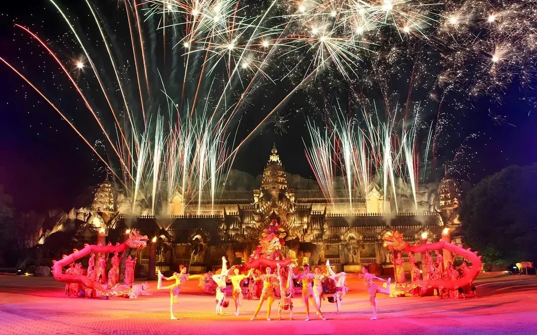 Phuket Fantasea Group Saver Tickets: Group of 3 & More Image 5