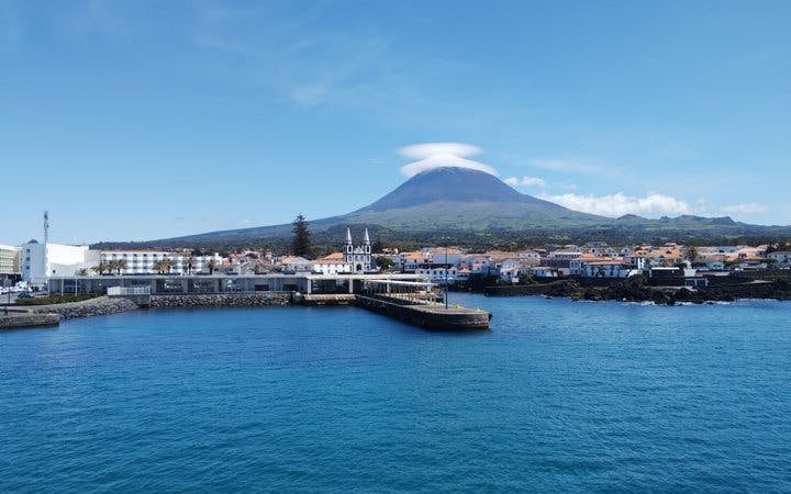 Pico Island Small-Group Guided Tour: Volcanoes, UNESCO Vineyards, and Local Culture Image 4