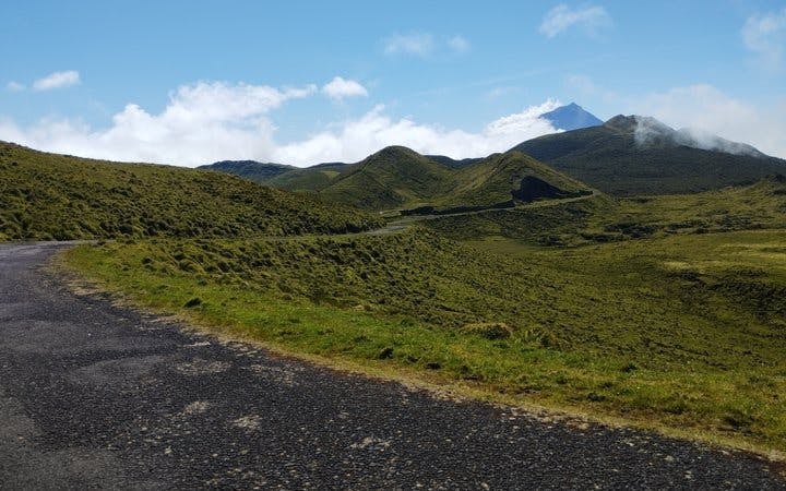 Pico Island Volcanic Lakes and Highlands Small-Group Guided Tour Image 2