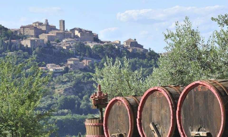 Pienza and Montepulciano food and wine tour from Siena