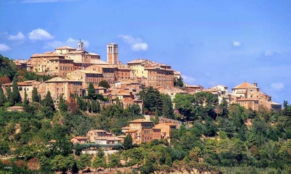 Pienza and Montepulciano food and wine tour from Siena