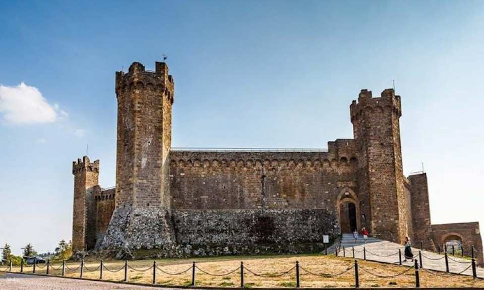 Pienza and Montepulciano food and wine tour from Siena