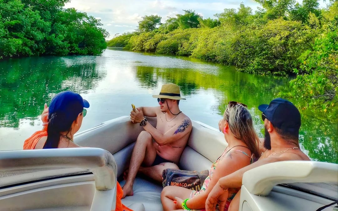 Pipa: Lagoa de Guaraíras Shared Speedboat Tour with Clay Bath and Sandbank Stops Image 2