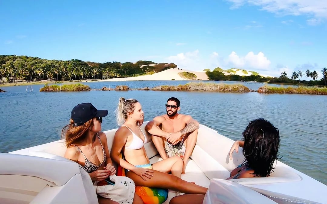 Pipa: Lagoa de Guaraíras Shared Speedboat Tour with Clay Bath and Sandbank Stops Image 4